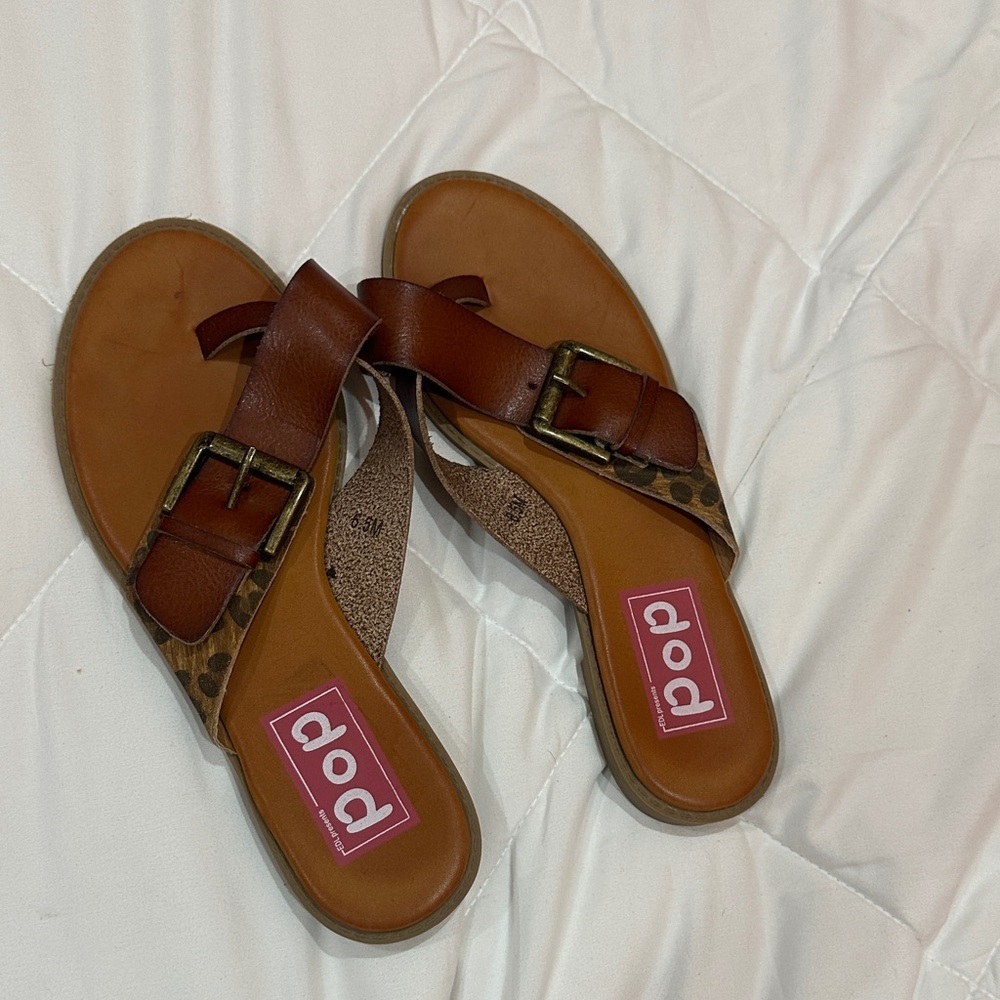 NWOT POP Brown Leather Buckle Toe-Loop Sandals size 6.5M - Picture 8 of 8